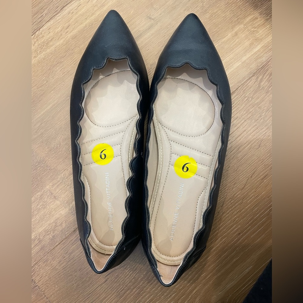 Scalloped black flats size 9